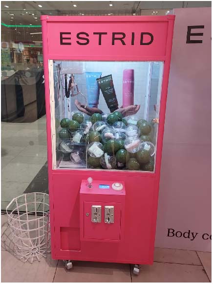 Estrid Branded Claw Machine